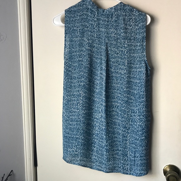 VINCE BLUE 100% SILK SLEEVELESS BLUE PRINT TOP - Picture 6 of 6